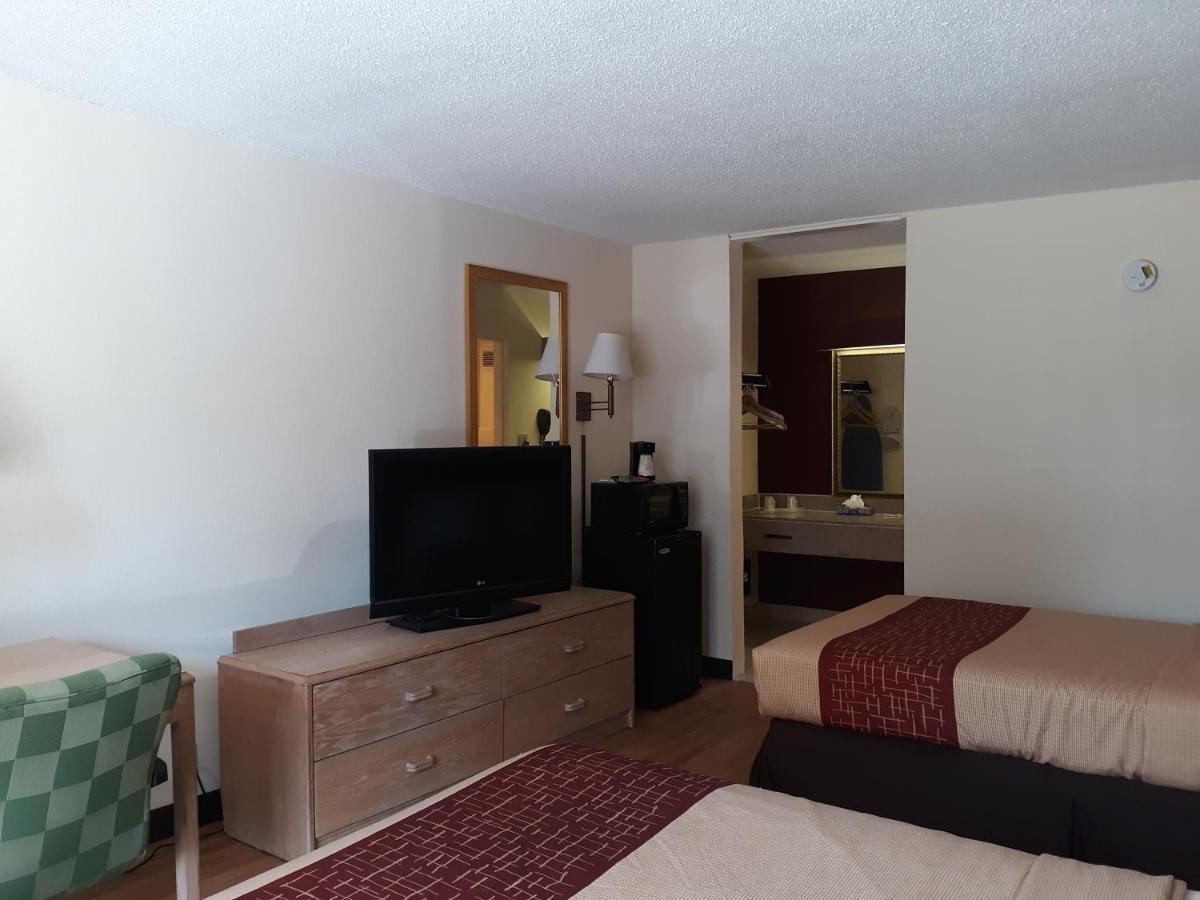 Oyo Hotel Phenix City Central Exterior photo